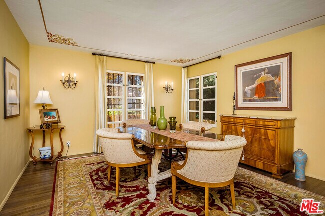 Building Photo - 500 N Las Palmas Ave