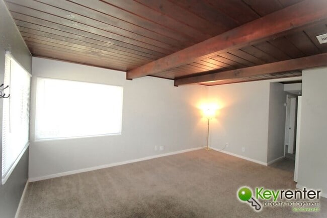 Building Photo - 419 Chaparral Way