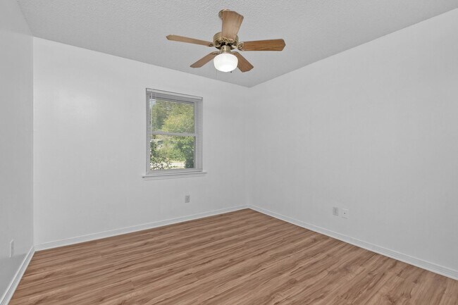 Building Photo - Pace 3BR Home with Bonus Room, Patio Gazeb...