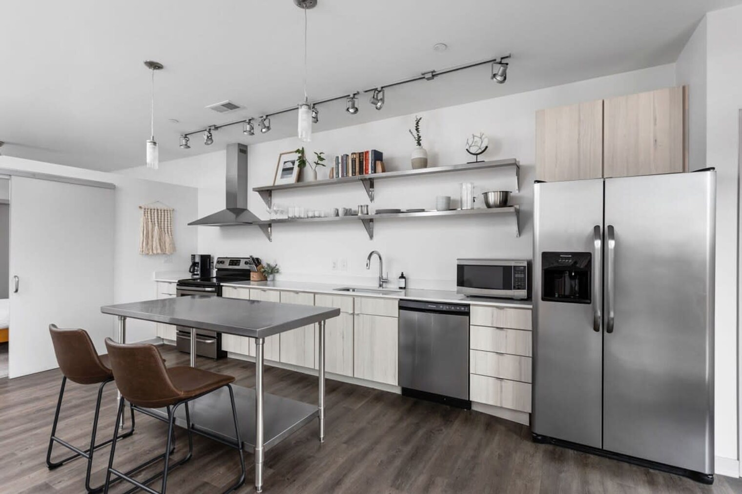 Building Photo - 747 N College Ave