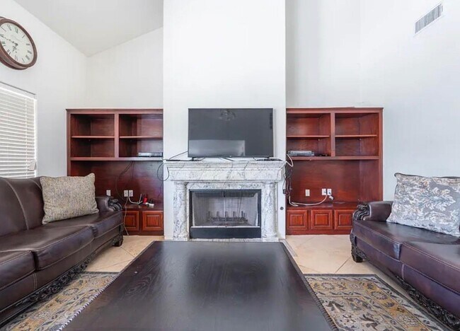 Building Photo - 5742 W Palo Alto Ave