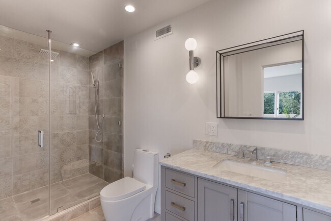 Building Photo - Charming Spanish Style Home in Silver Lake...