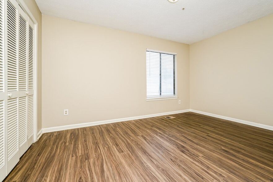 Building Photo - 5796 Trent Walk Dr