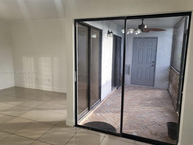 Building Photo - 960 N Franklin Ave