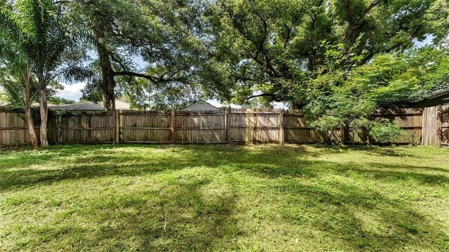 Building Photo - 309 W South Ave