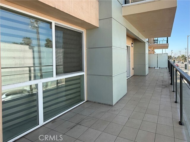 Building Photo - 1598 Long Beach Blvd