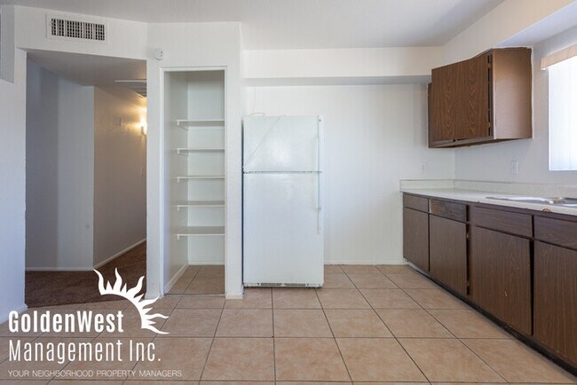 Building Photo - 3Bdm 2Ba Glendale Home with Private Backyard and Covered Carport