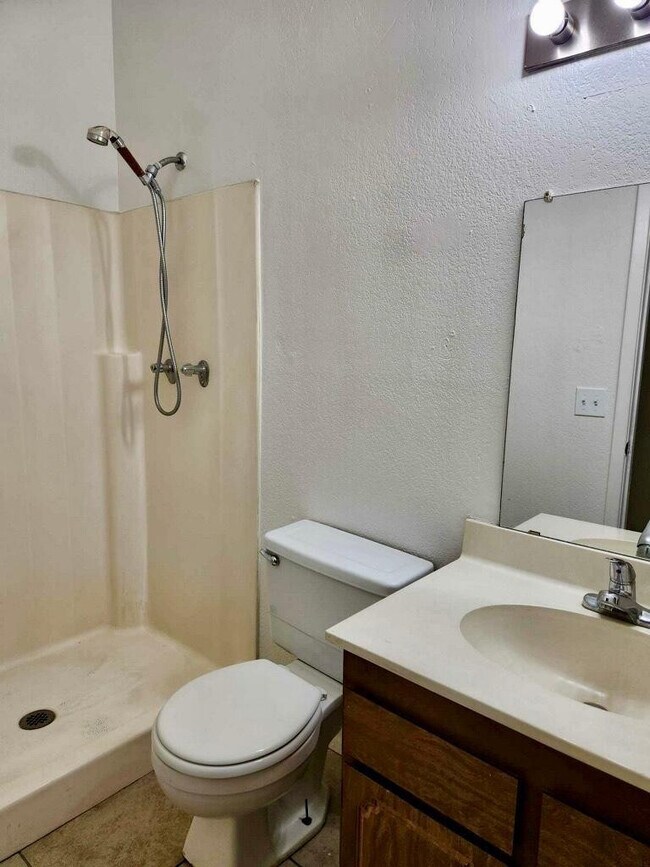 Building Photo - 2846 E Kathleen Rd