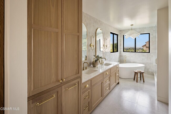 Building Photo - 24005 Clarington Dr