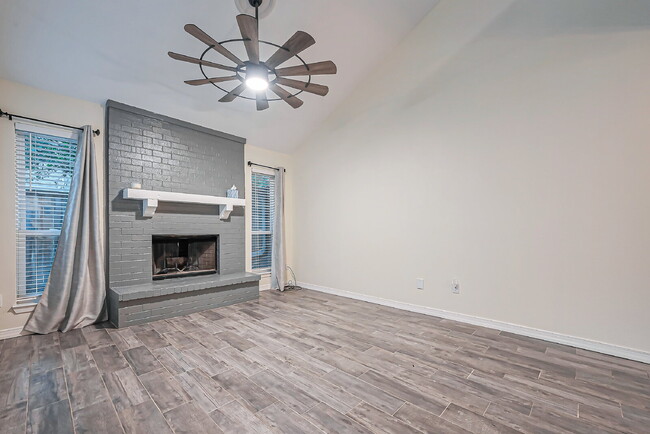 Building Photo - "NEWLY REMODELED 2-Bed Townhouse with 2.5 ...