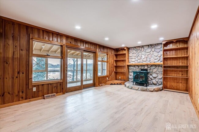 Building Photo - 23 Cardownie St