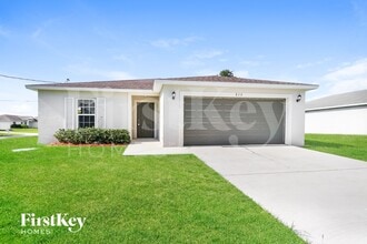 Building Photo - 820 SW Thrift Ave