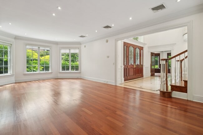 Building Photo - 55 McDermott Way