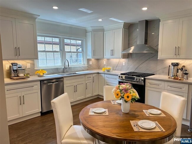 Building Photo - 29 Marion Ave