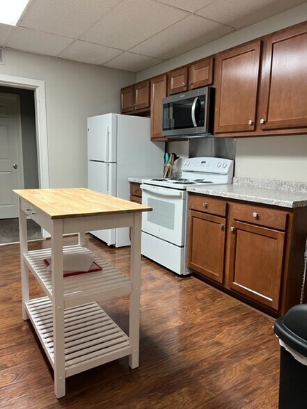 Building Photo - 303 Garnet St