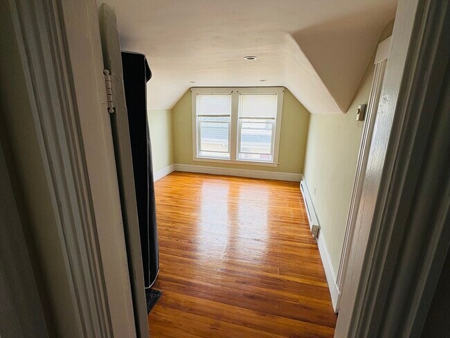 Building Photo - 19 Bellingham Ave