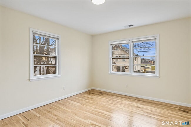 Building Photo - 17 Artic St