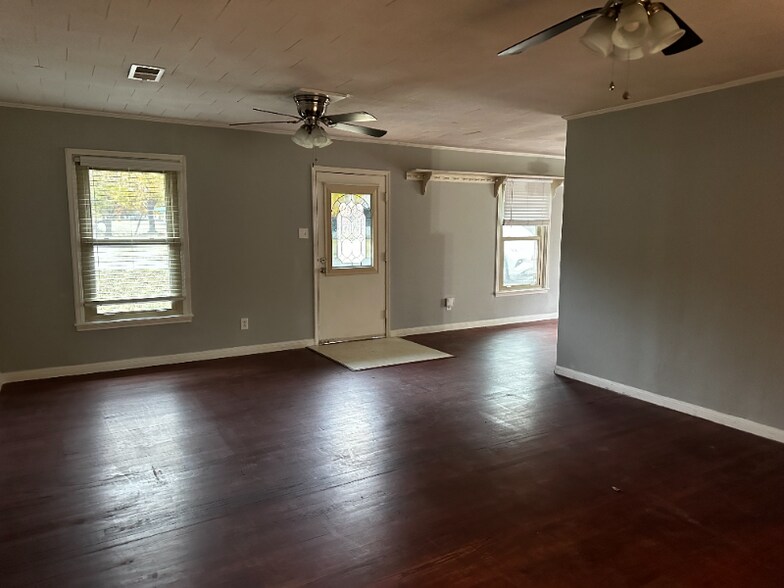 Building Photo - 1401 Springdale St