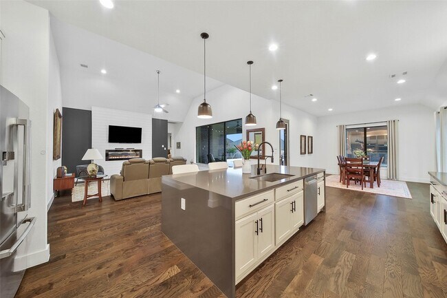 Building Photo - 1015 Oak Briar Ln