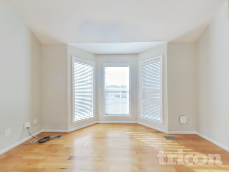 Building Photo - 125 Palm Lake Dr