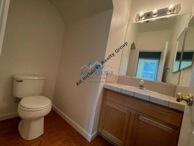 Building Photo - Charming 3-Bedroom Home in Desirable Folso...
