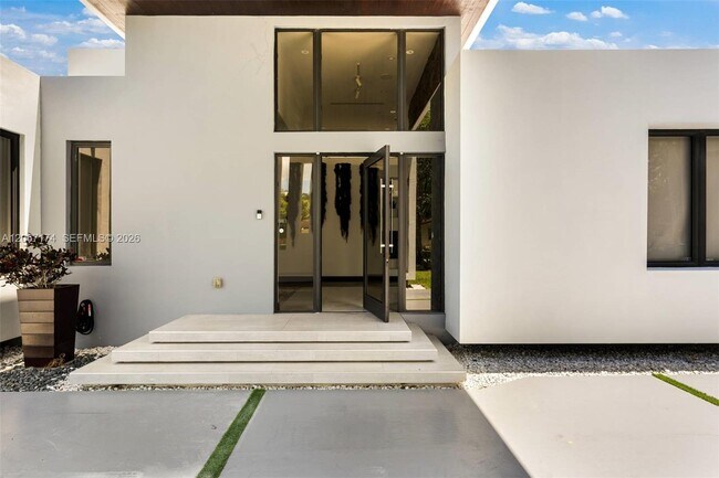 Building Photo - 15315 SW 84th Ave
