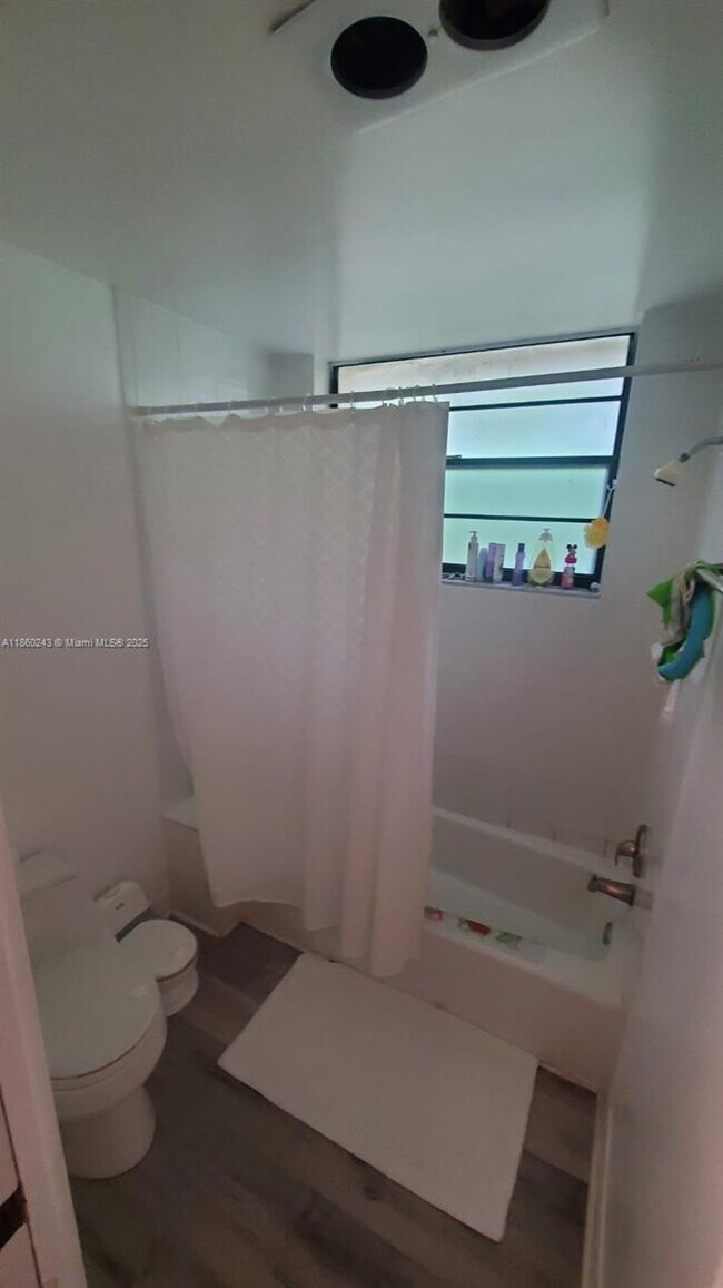 Building Photo - 8091 Royal Palm Cir