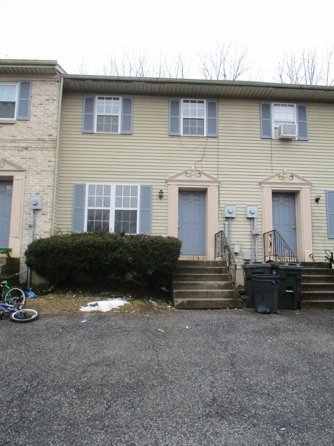 Primary Photo - 3BR Townhome - Northampton School District