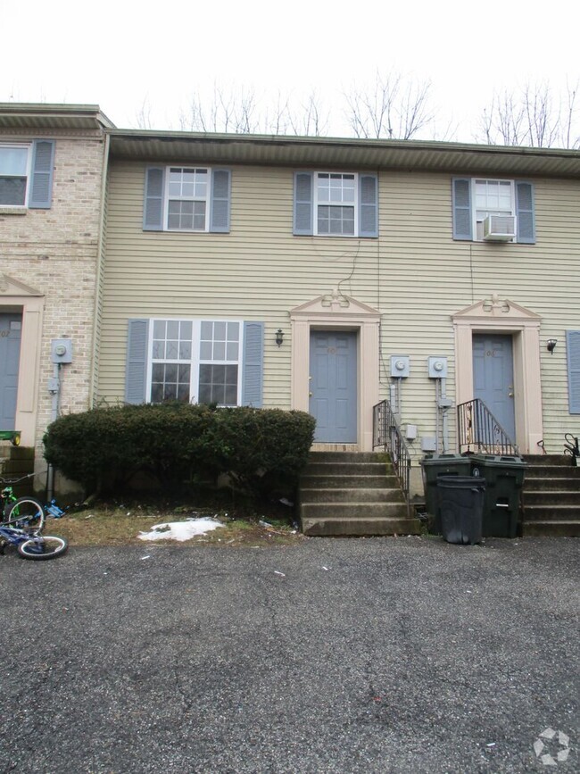 Building Photo - 3BR Townhome - Northampton School District