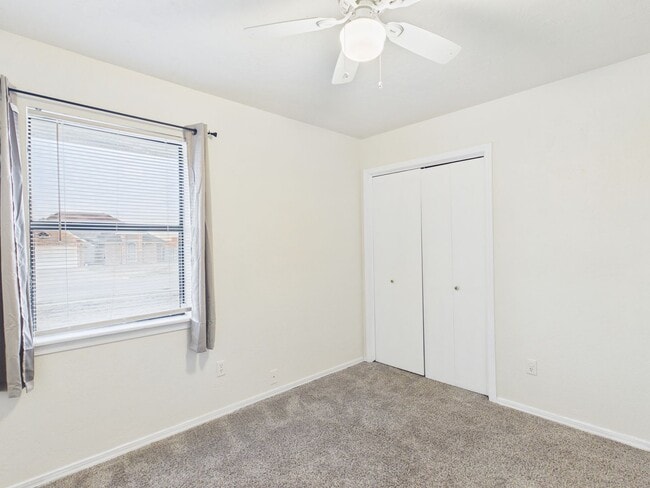 Building Photo - 3904 SW Parkridge Blvd