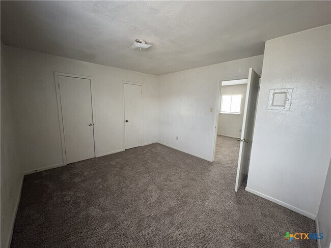 Building Photo - 602 Sunset Ln