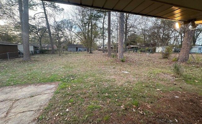 Building Photo - 1154 Lakewood Dr