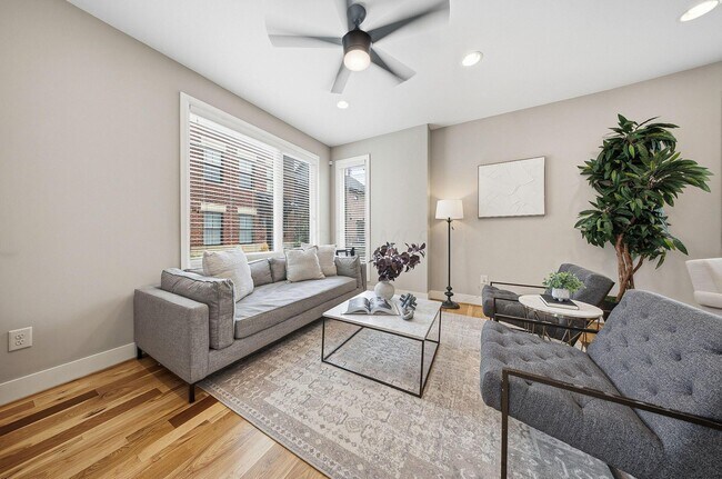 Building Photo - 567 Lathrop St