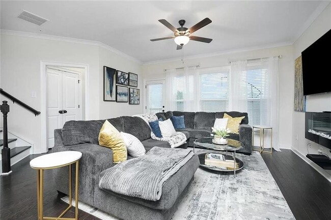 Building Photo - 2048 Holtz Ln