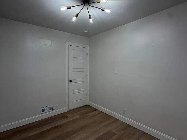 Building Photo - 213 Sumner Ave