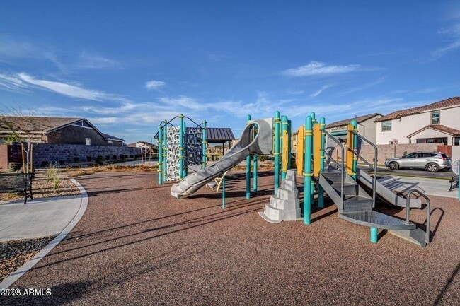 Building Photo - 9916 E Tillman Ave