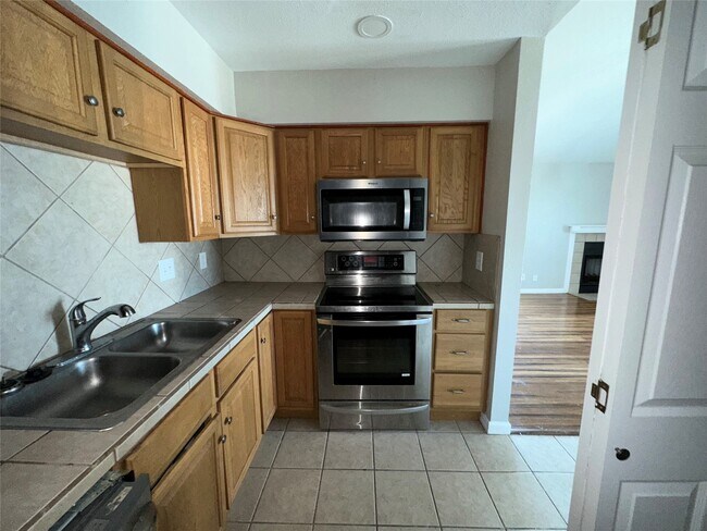 Building Photo - 3506 Cove View Blvd