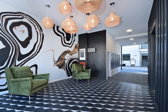 Building Photo - Luxury Apartments - Move In Special