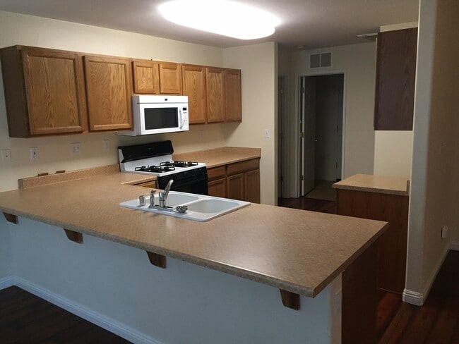 Building Photo - Beautiful NW Home for Rent 3+2 $2,300