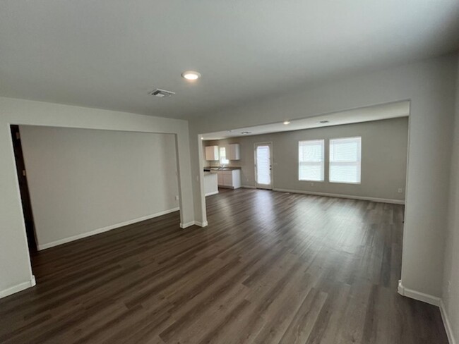 Building Photo - Newer Build 4 Bed/2 Bath In Arizona City