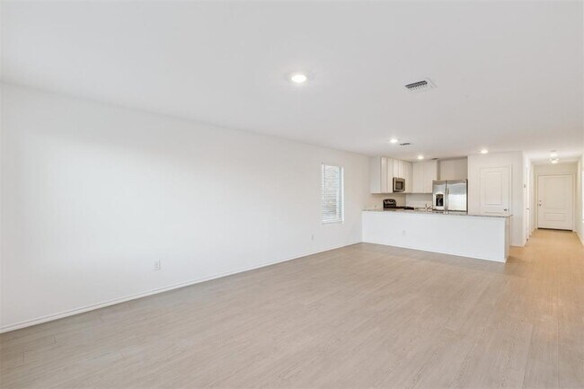 Building Photo - 14910 Parkway Center Ave