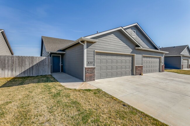 Primary Photo - 3 Bedroom Duplex in Maize