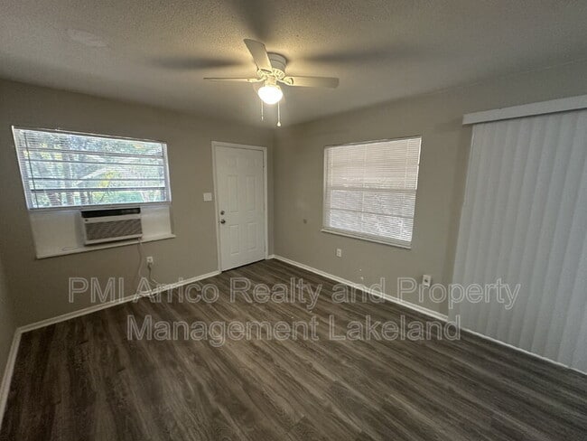 Building Photo - 1615 N New York Ave