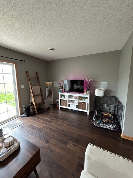 Building Photo - 506 Pointe Ct SW