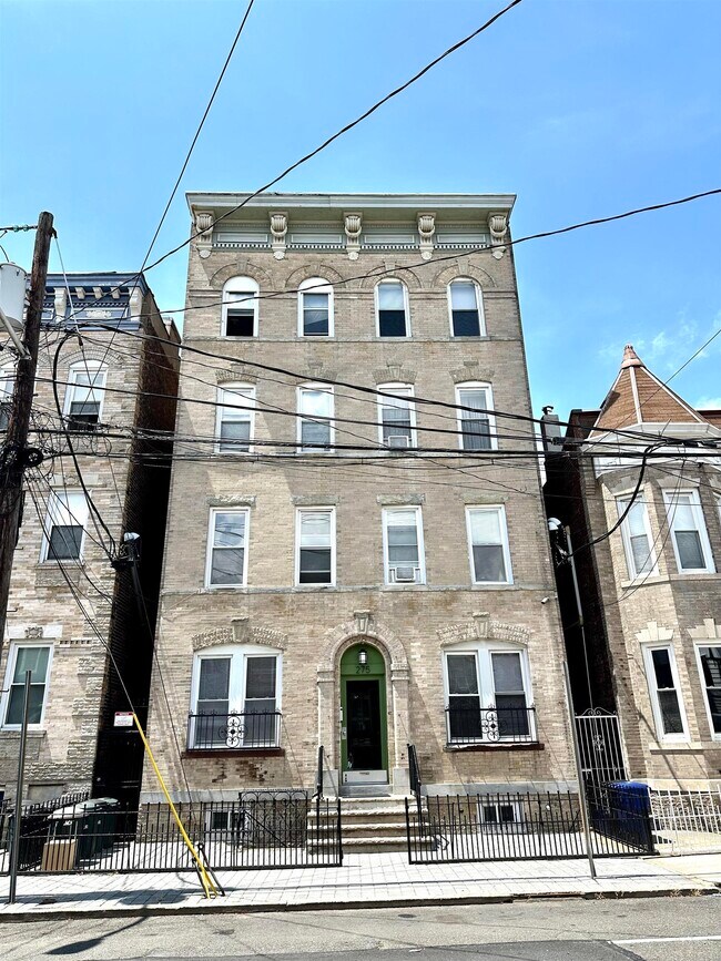 Building Photo - 275 Webster Ave