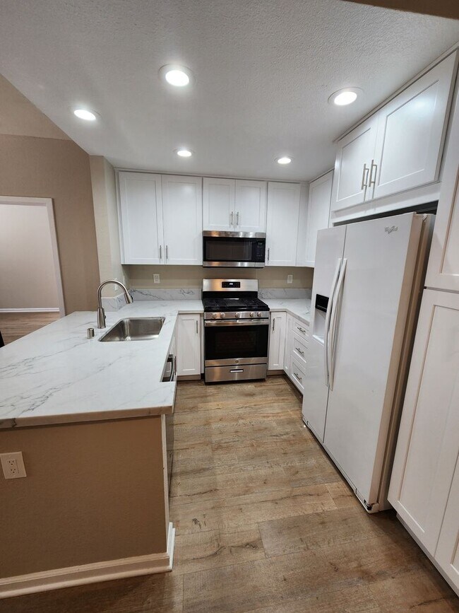 Building Photo - $500 OFF First Month Rent - Mira Mesa - Ca...