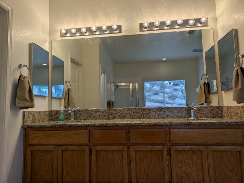 Building Photo - 105 Donegan Ct