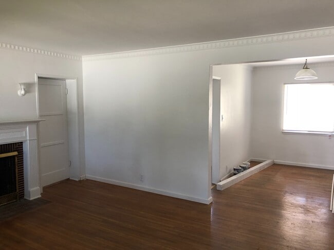 Building Photo - Single Family Home Available for Rent