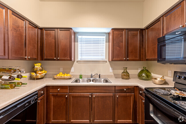 1BR, 1BA - 789SF - Kitchen - Slate Creek at Westover Hills