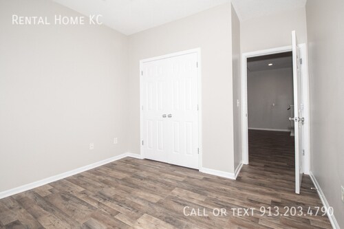 Building Photo - 1933 N 80th Ct